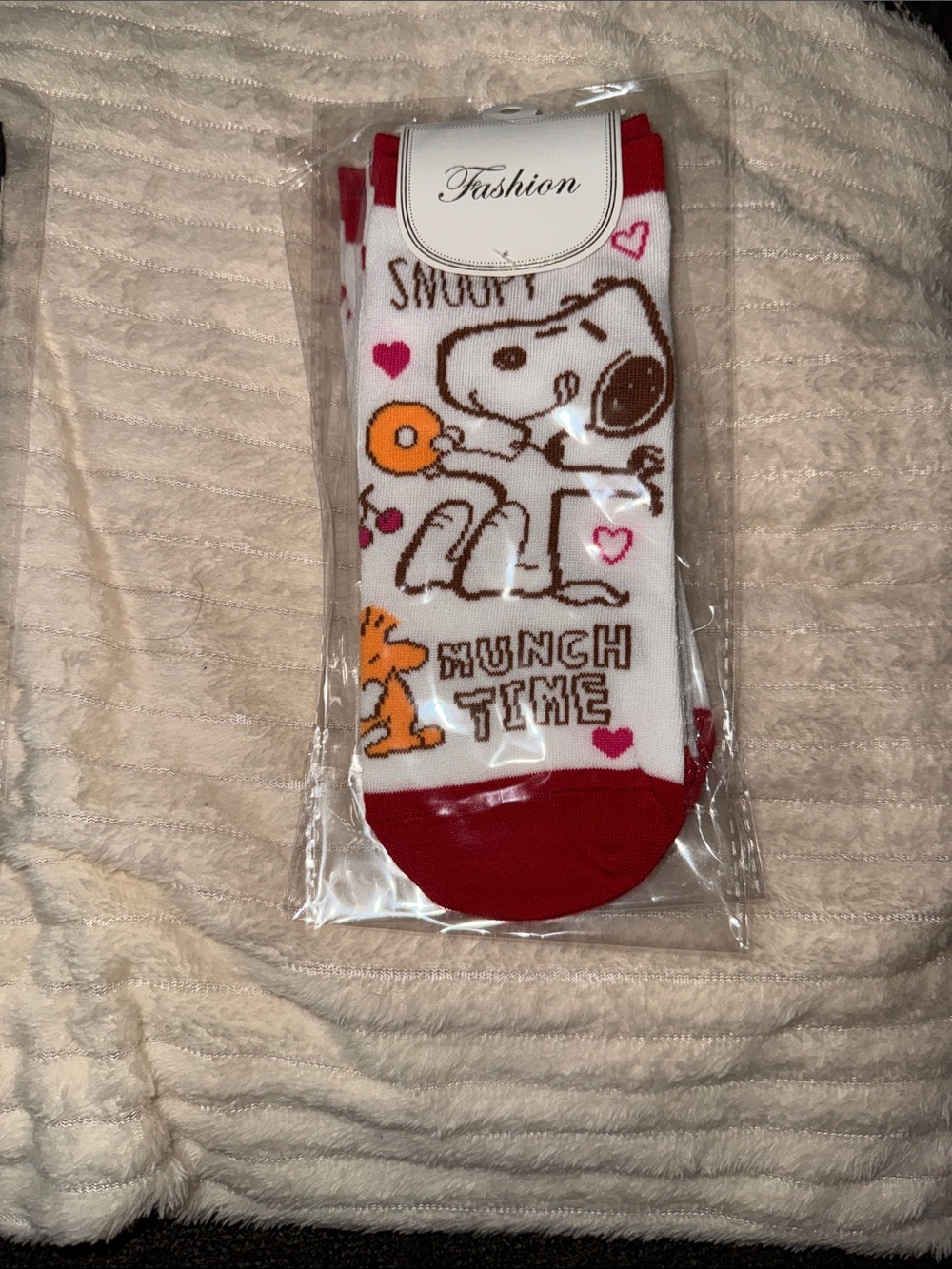 Snoopy NWT Graphic No-Show Socks - (4 Pairs) Size 4-10 - Picture 3 of 5